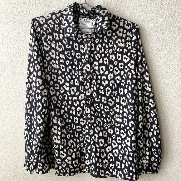 Doe & Rae Tops - Doe & Rae Womens Shirt Size M Animal Print Button Front Long Sleeve NWT